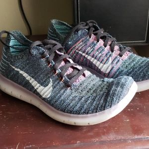 NIKE FREE RN FLYKNIT SIZE 7.5